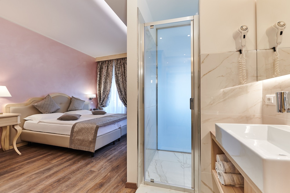 Boutique Hotel Brenzone 25/78