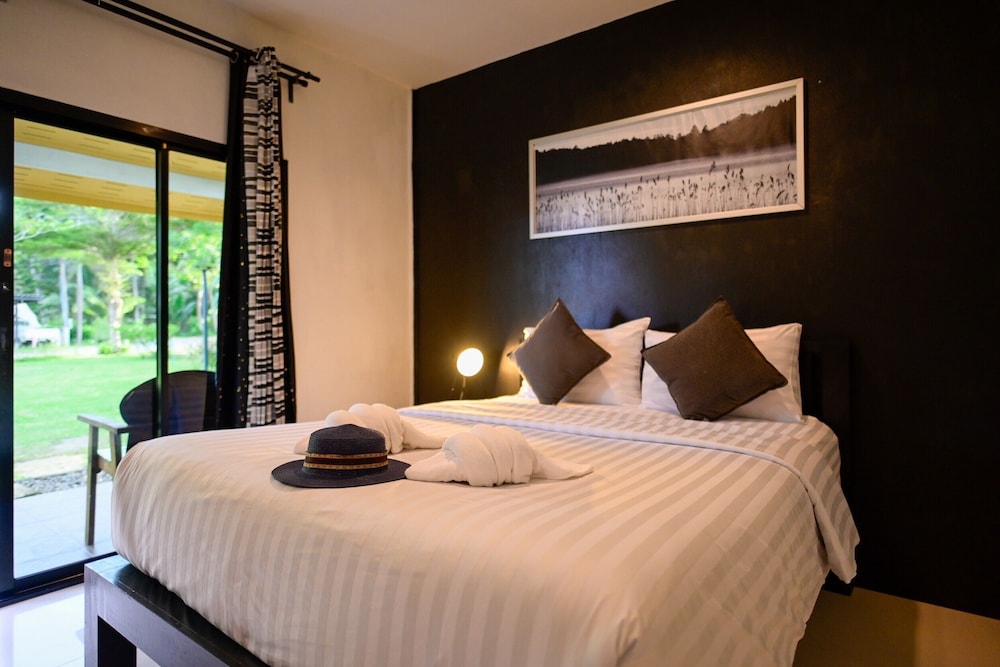 Saphli Villa Beach Resort 10/77