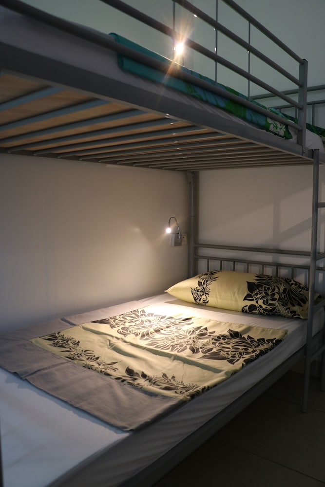 Mahana Lodge Hostel & Backpacker 56/69