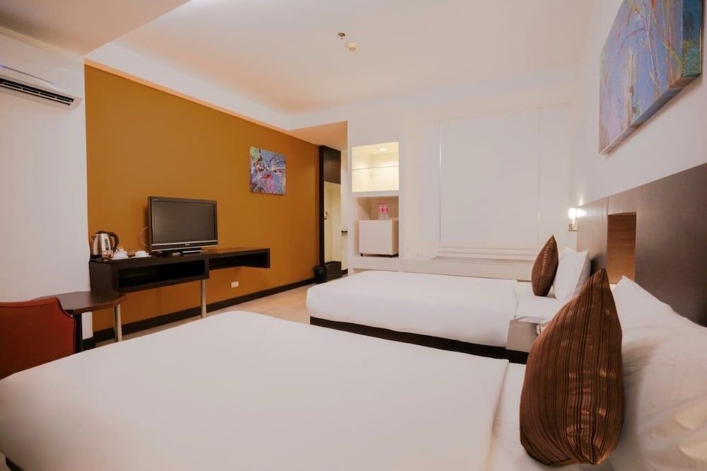Baron Beach Hotel 25/73