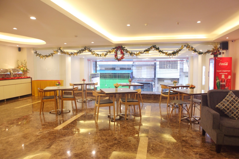 Life Hotel Soekarno Hatta Makassar 13/19