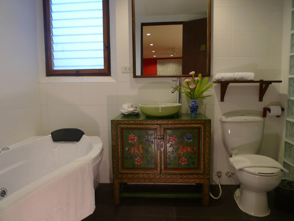 Baan Talay Chine Boutique Resort 69/70