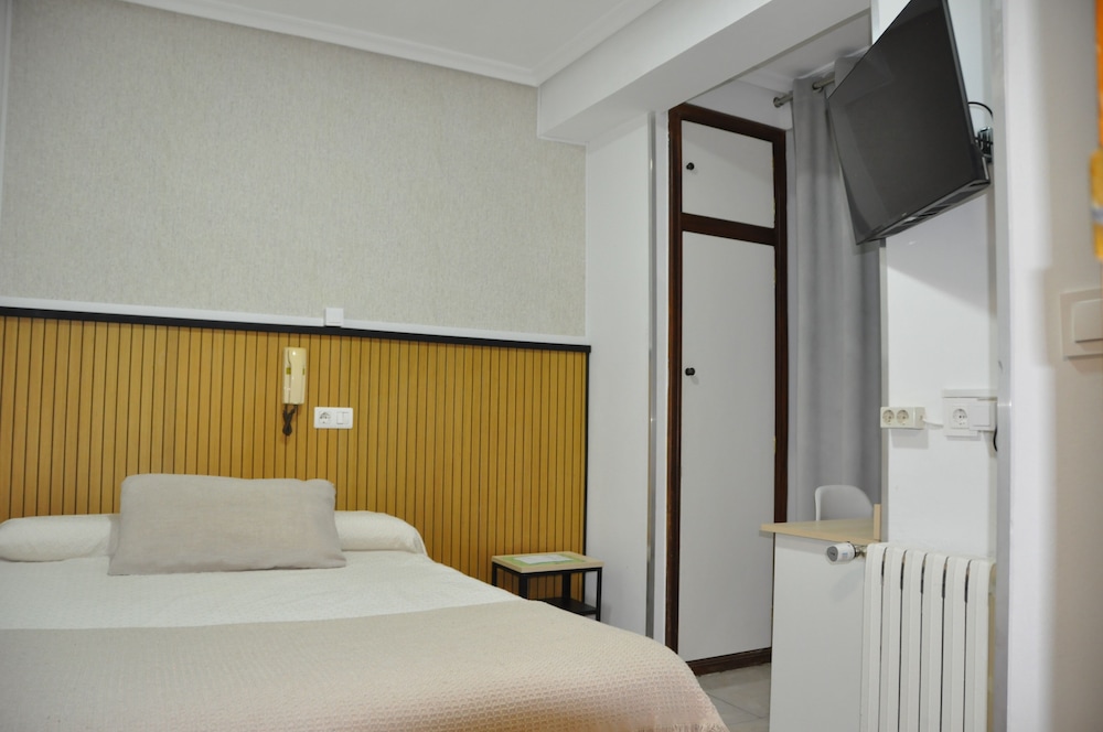 Hostal Ramón Y Cajal 14/50