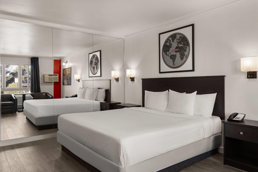 Ramada by Wyndham Laval 27/60