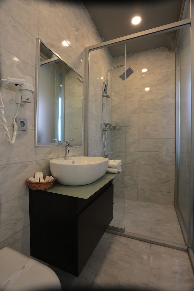 Ferman Pera Hotel 62/65