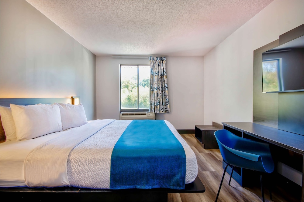 Motel6 Jeffersonville, IN - Louisville 16/33