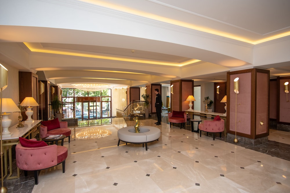 Tiflis Palace 53/72