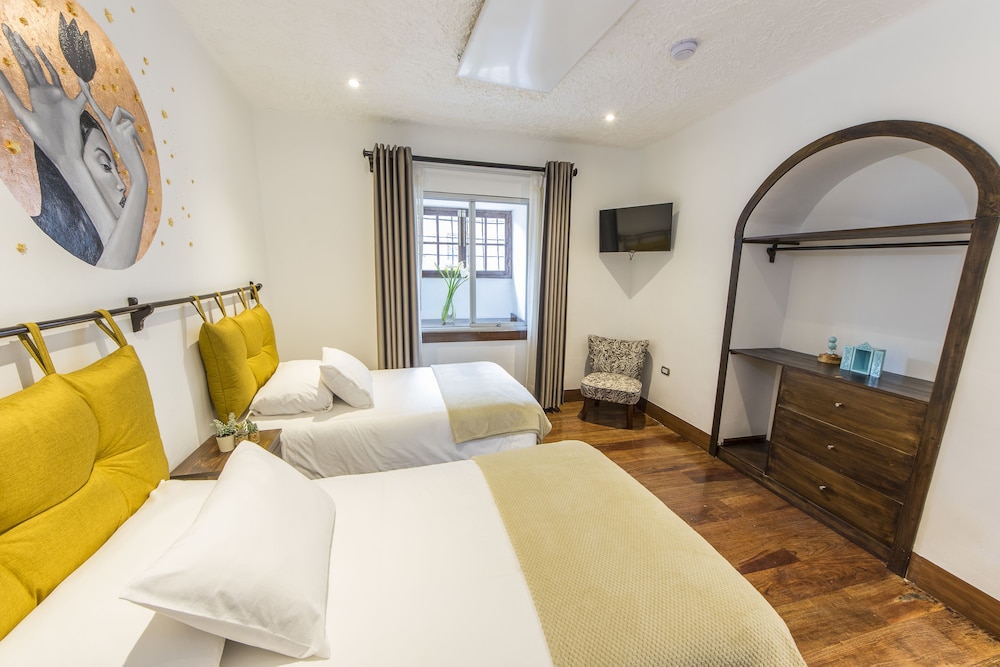 SUPERIOR, DOUBLE OR TWIN BED