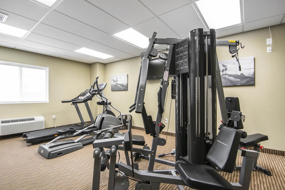 Quality Inn & Suites Thompson, MB 23/41