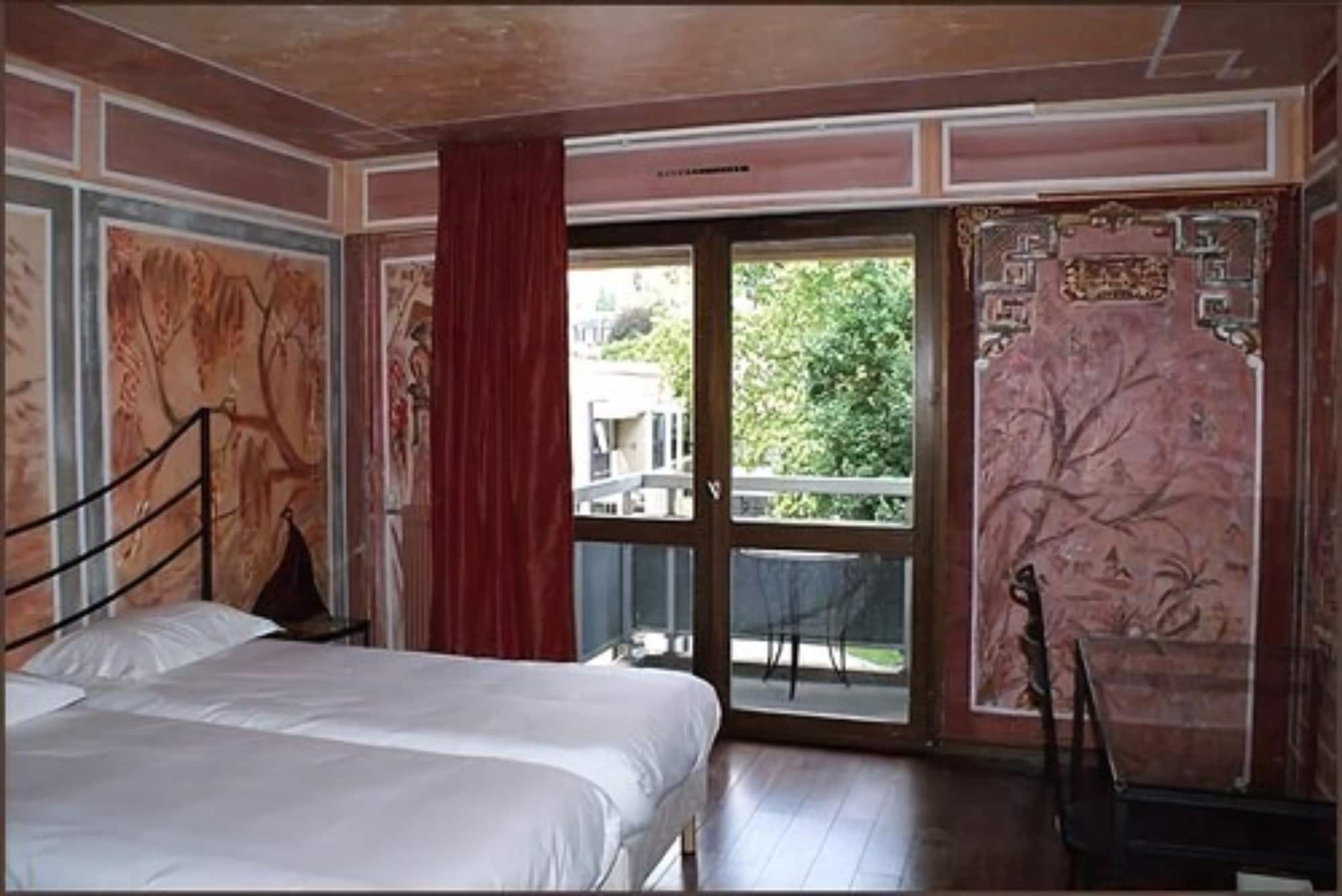Room, Triple, 1 Queen and 1 Single Bed