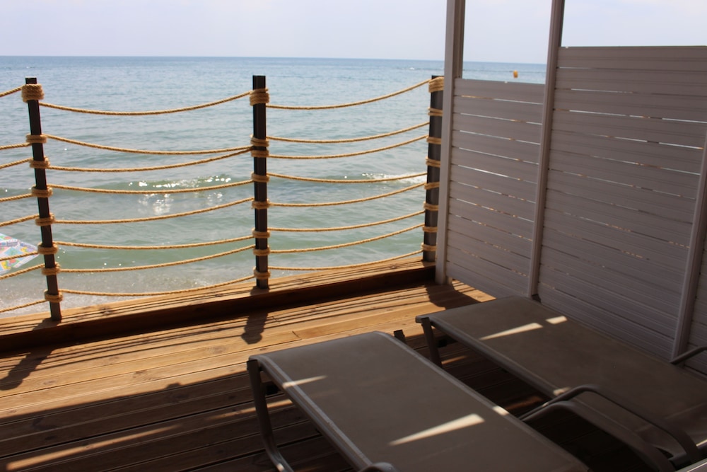 Paralia Beach Boutique Hotel 24/50