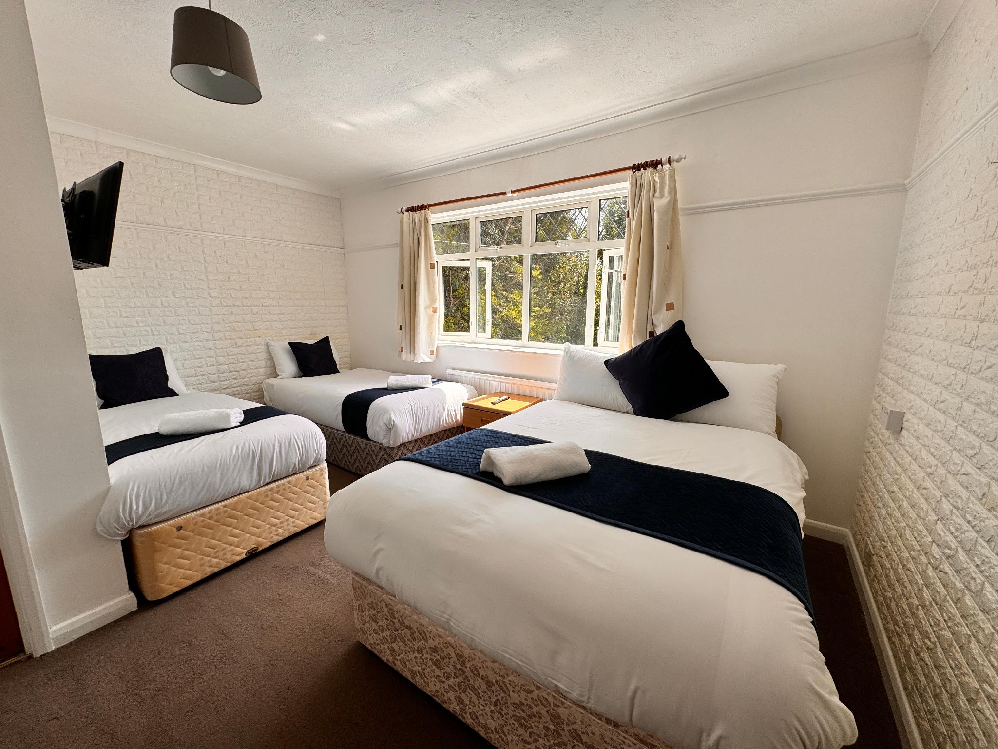 High Trees Guest House Gatwick 19/49