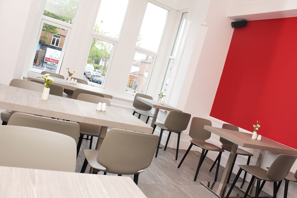 Gidea Park Hotel 37/51