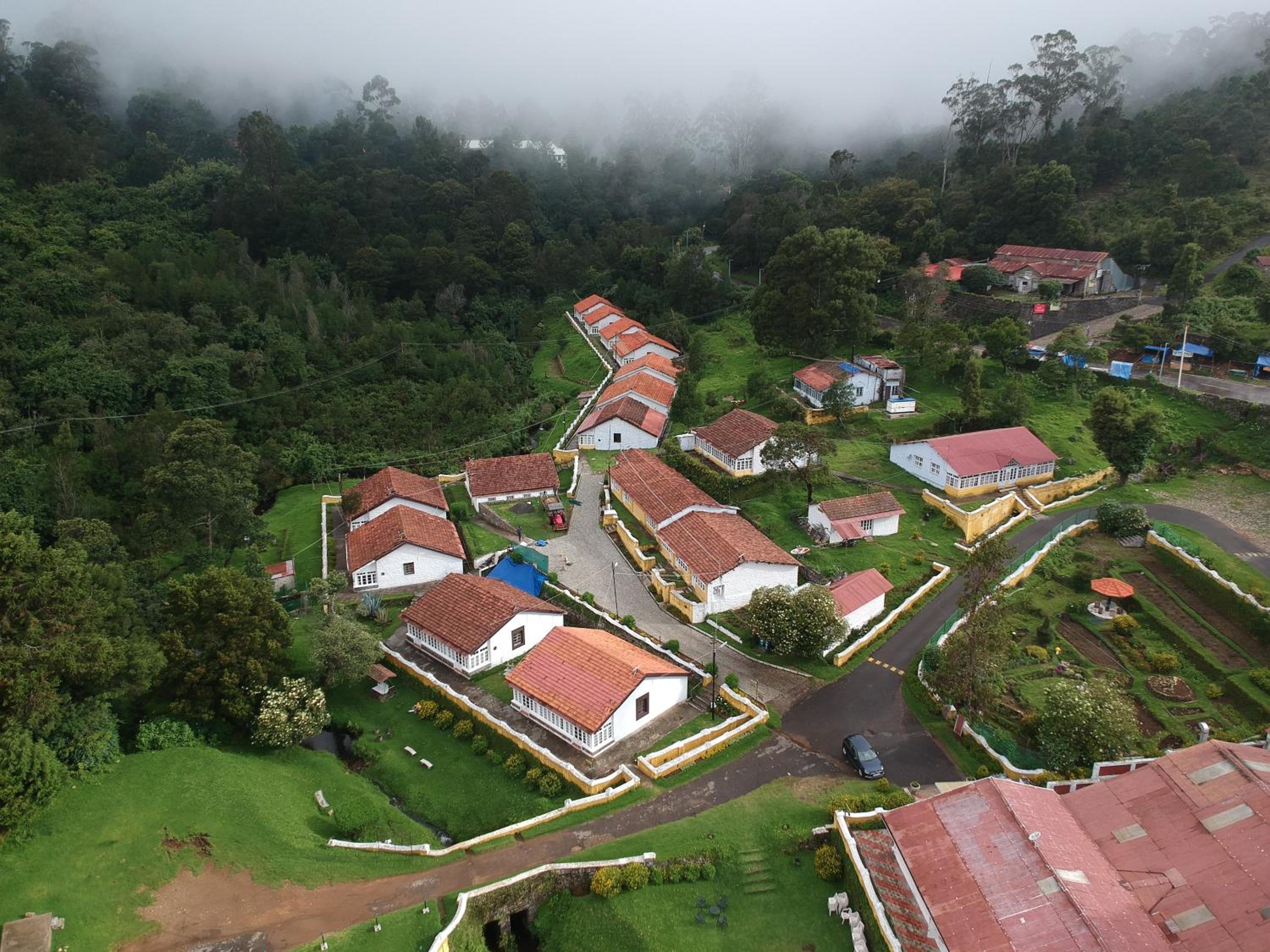 OYO Premium Golf Club Road 51/57
