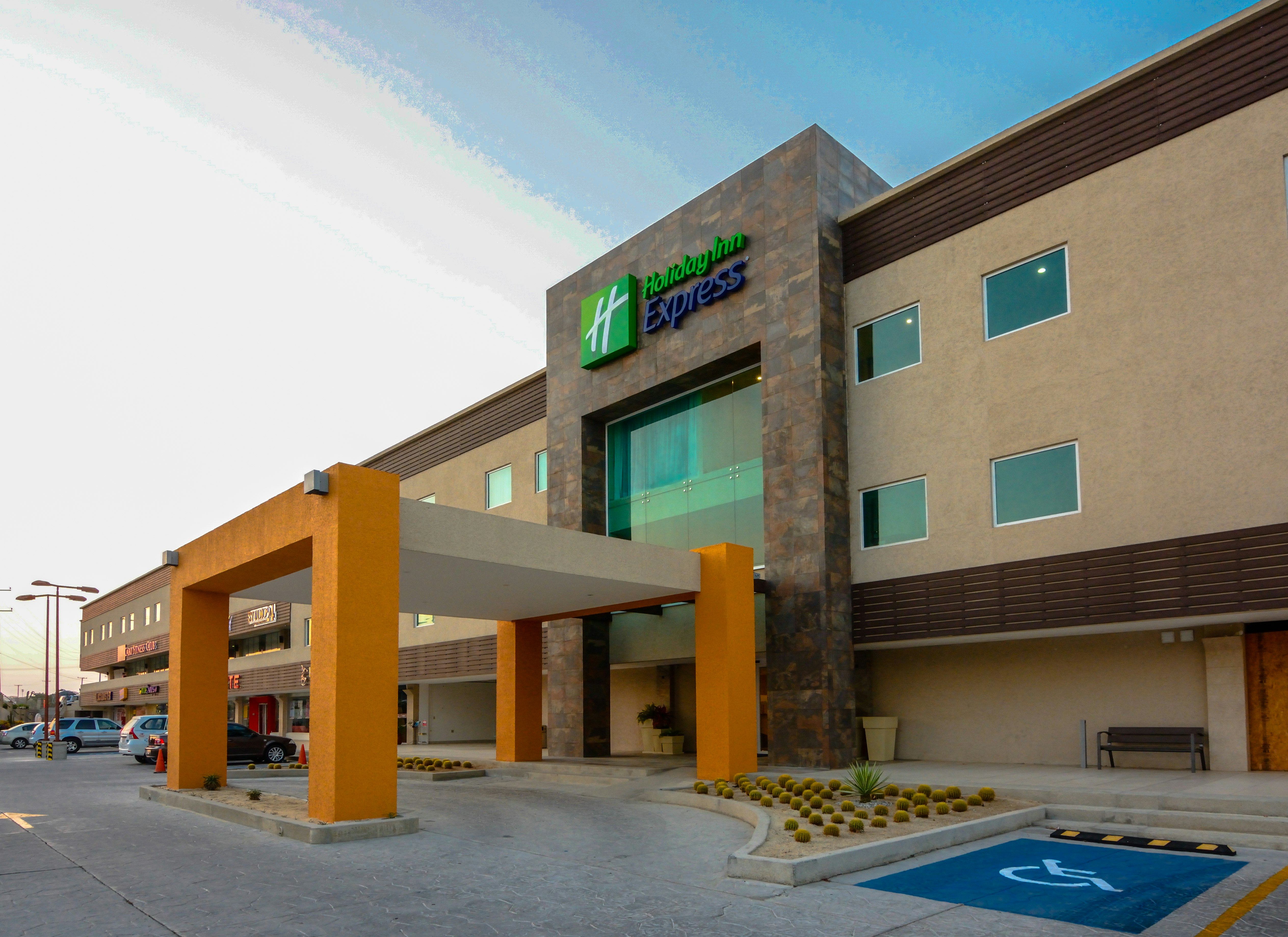 Holiday Inn Express Cabo San Lucas 65/71