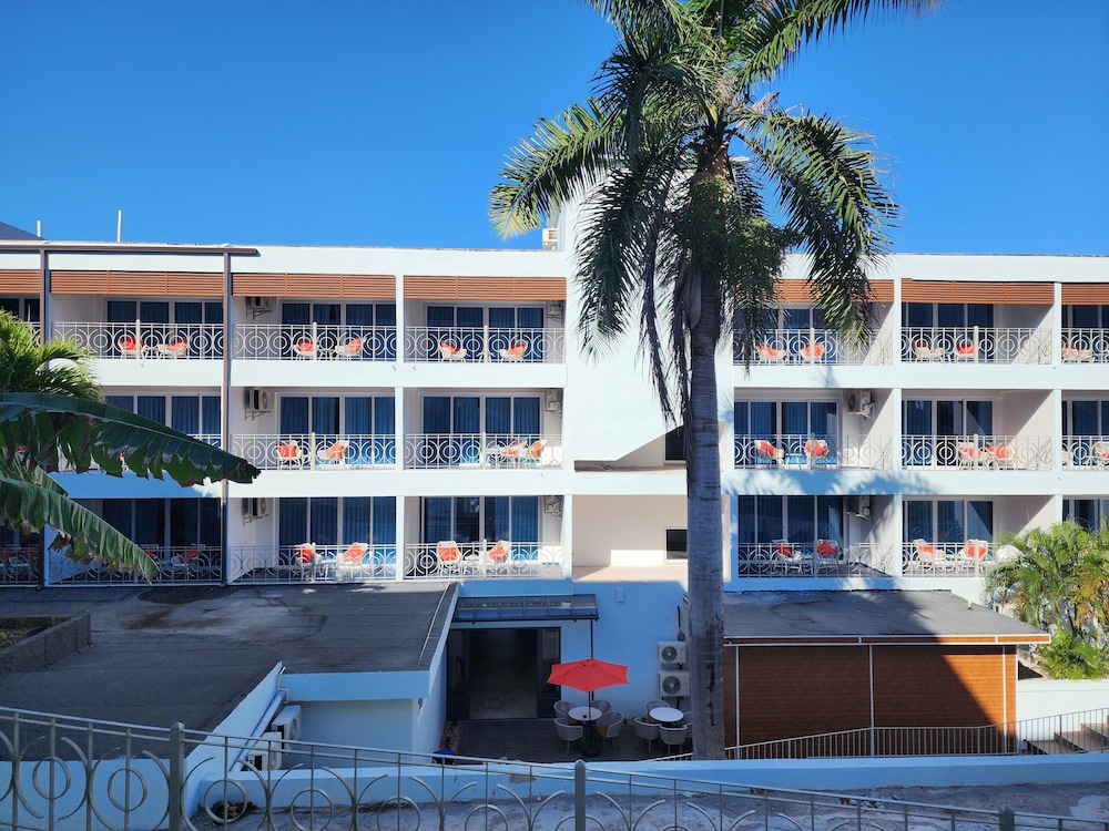 Hotel 39 Jamaica 5/53