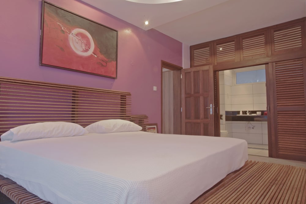 Cowrie Shell Beach Apartments 13/50