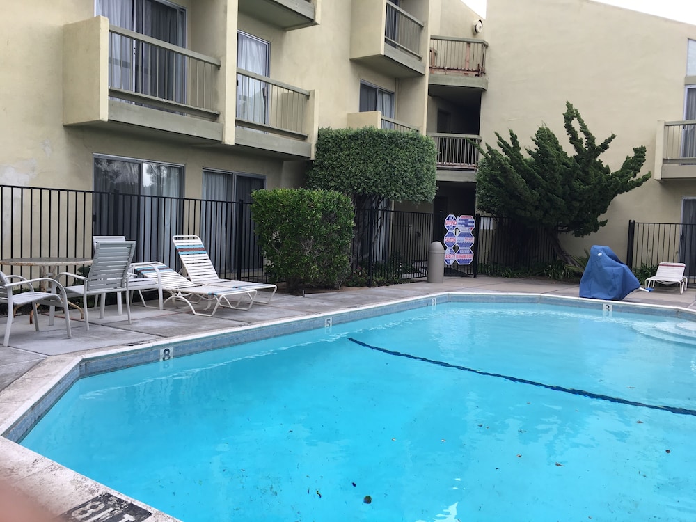 Sand Dollar Inn 56/60