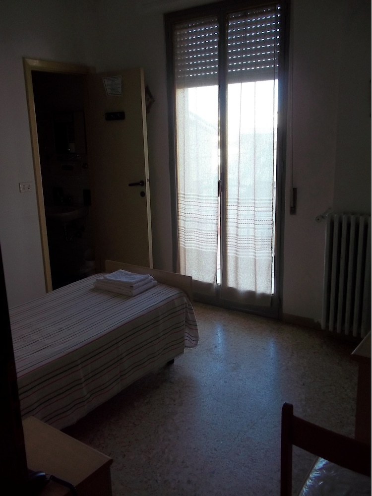 Hotel Italia 25/50
