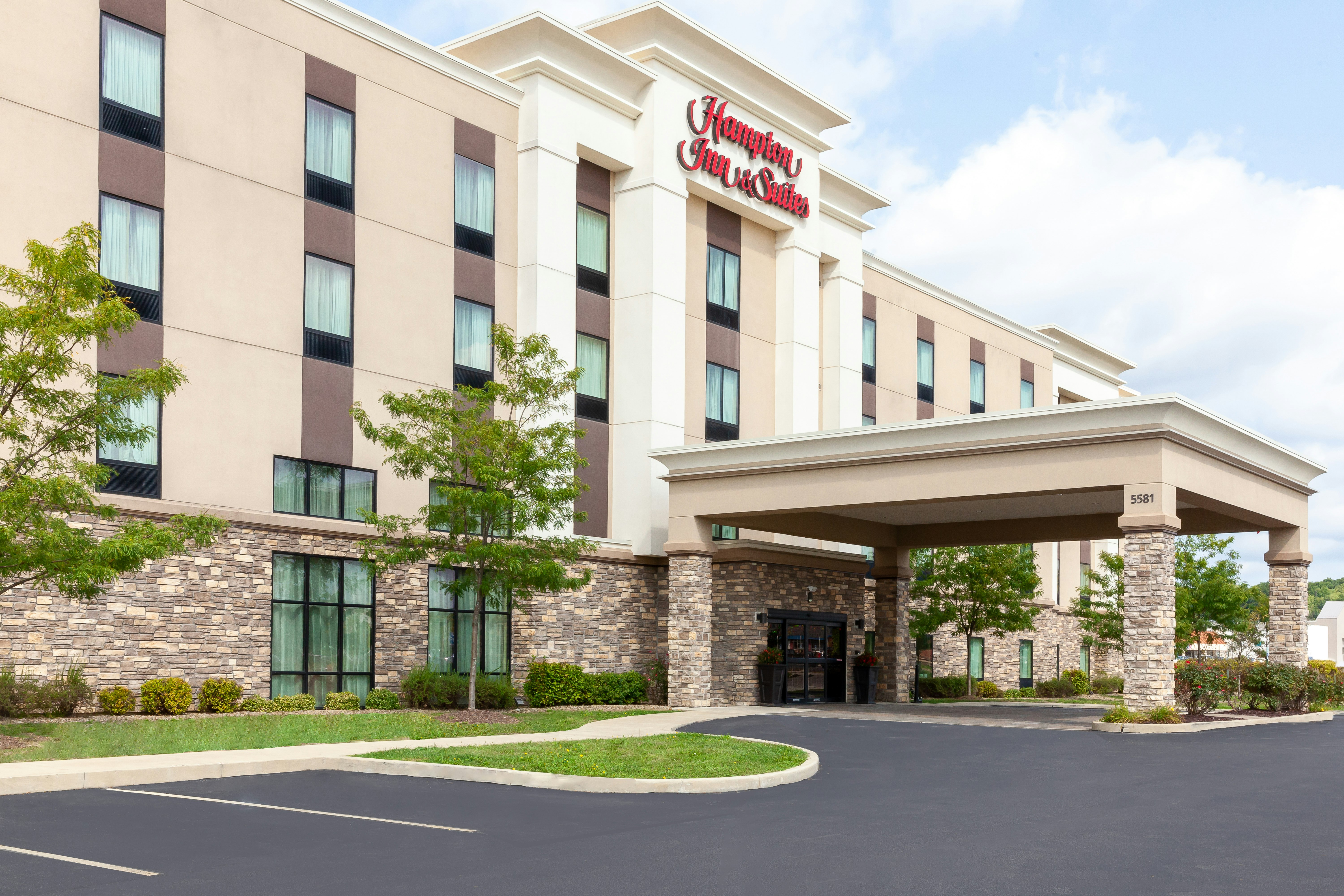 Hampton Inn and Suites Niles Warren OH 73/77