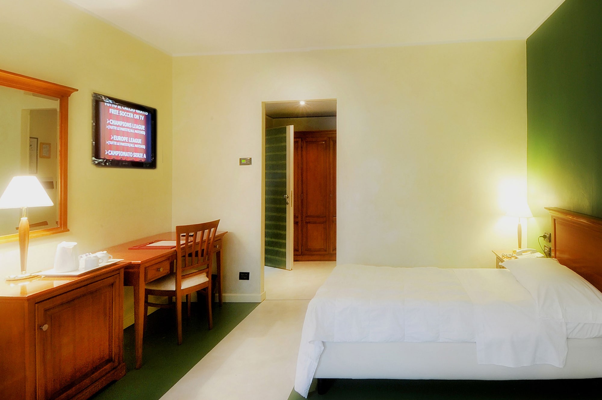 ROOM, SINGLE, ACCESSIBLE