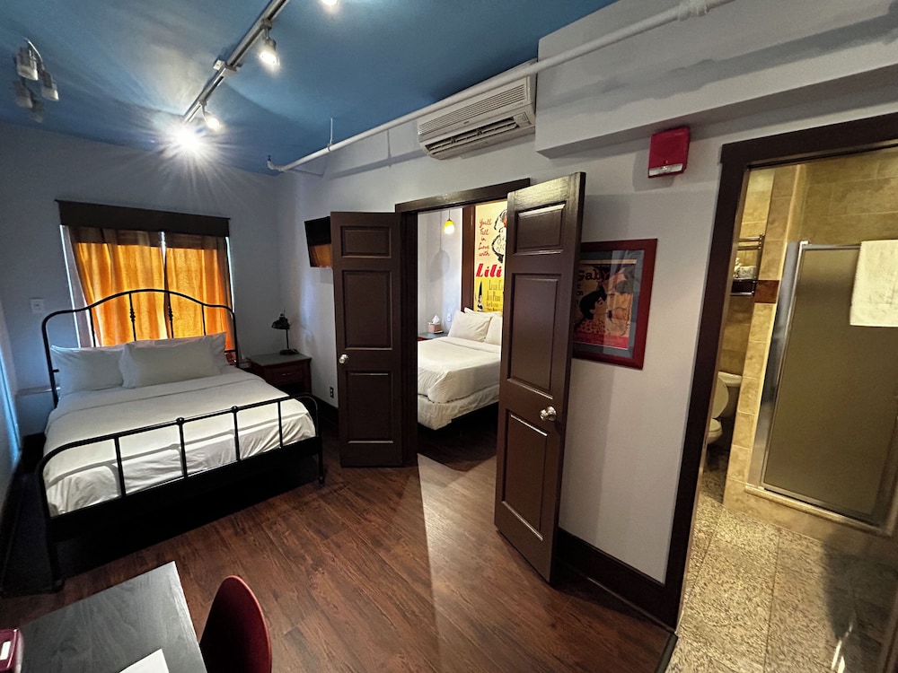 Chelsea Pines Inn 34/77