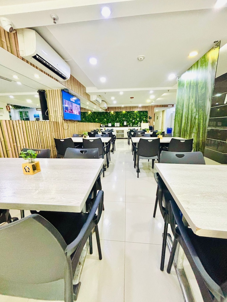 Hotel Laureles Plaza 53/63