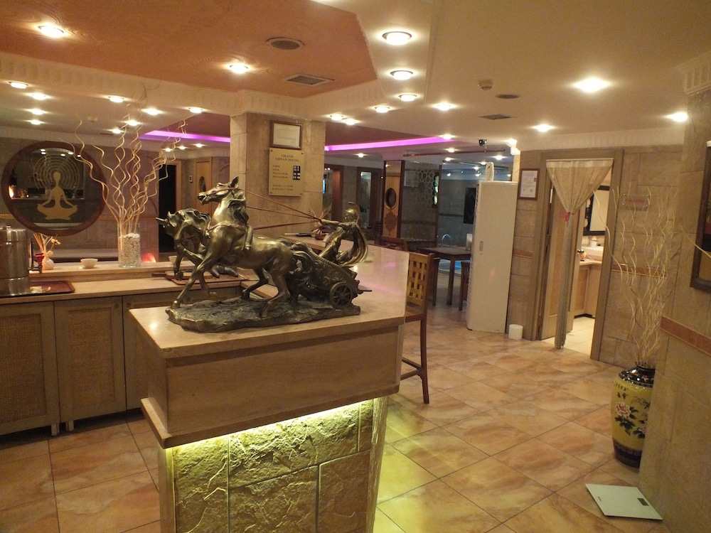 Grand Asiyan Hotel 4/46