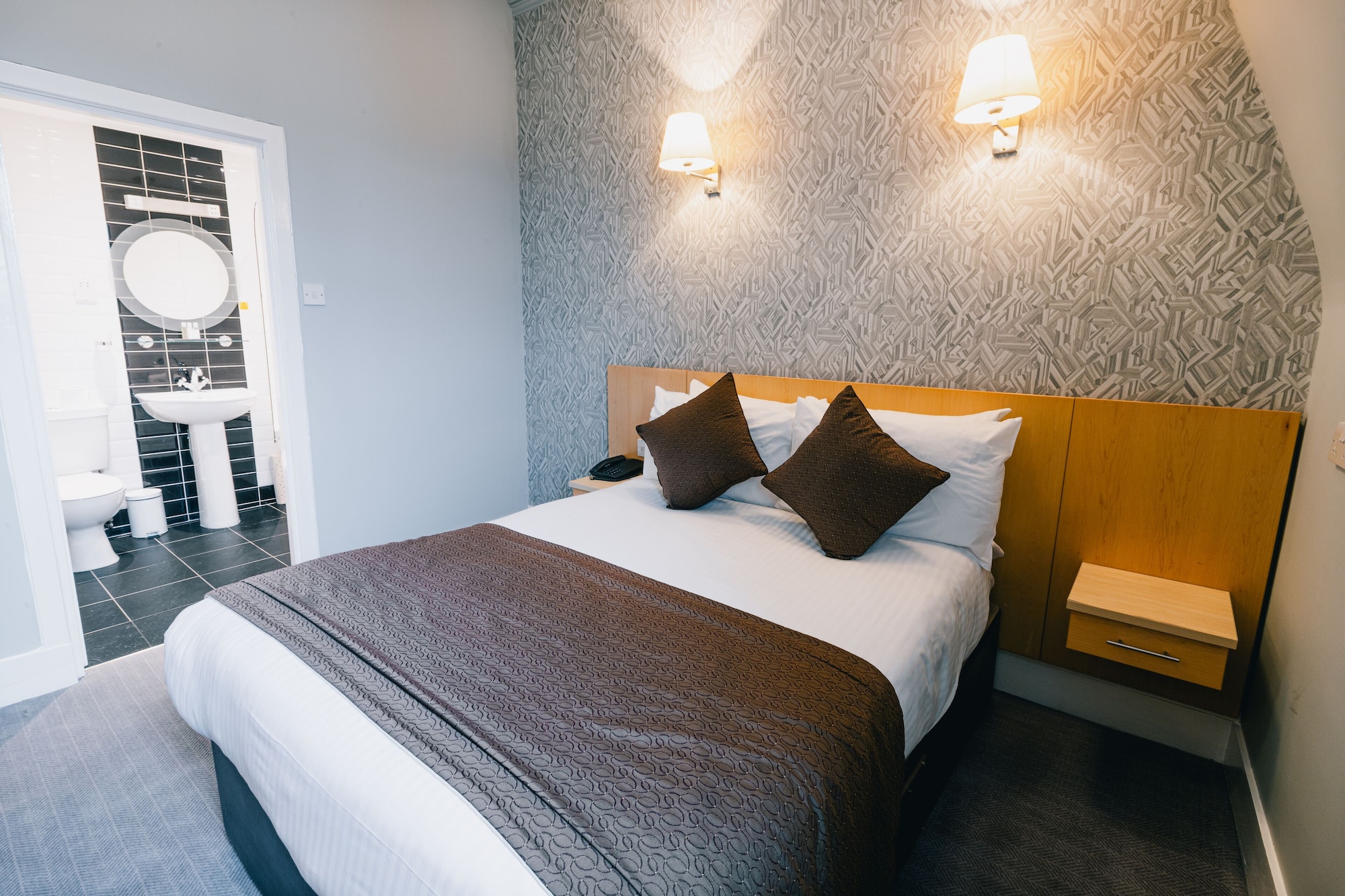 ROOM, TWIN BEDS