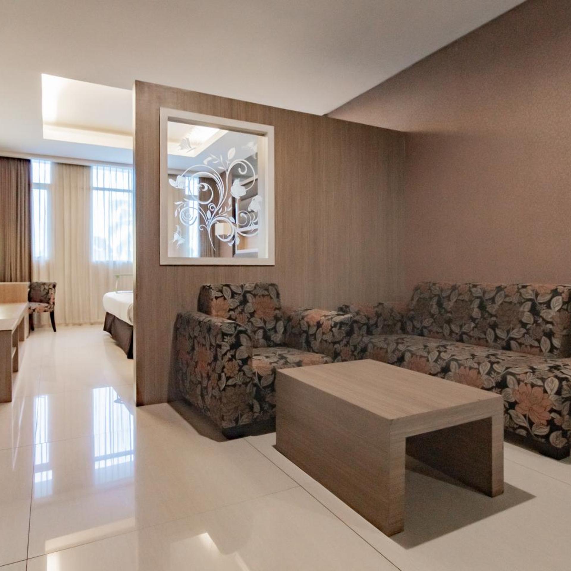 Urbanview Hotel Newton Riau Bandung 38/55