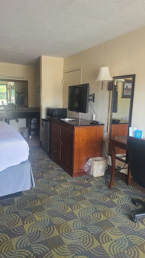 Days Inn by Wyndham Newton MS/I-20 15/23