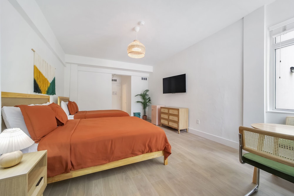 Tropics Hotel And Hostels 10/49