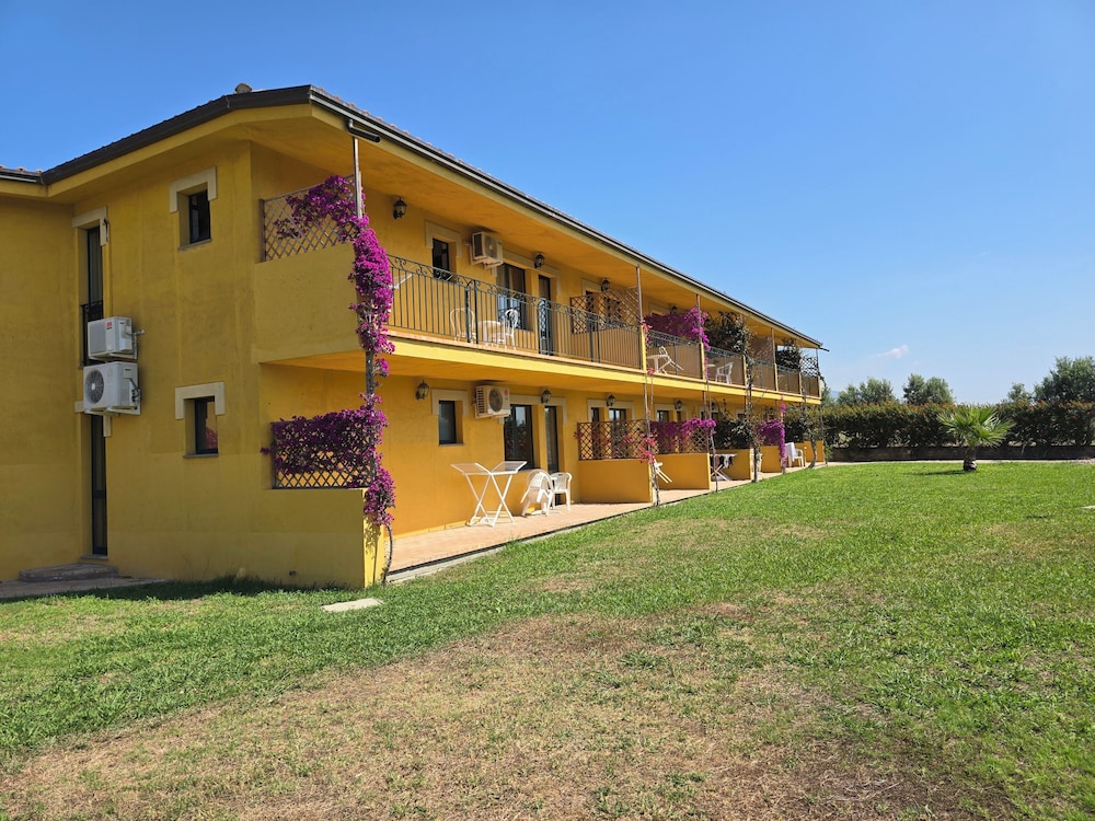 Marina Del Marchese Beach Resort 9/62
