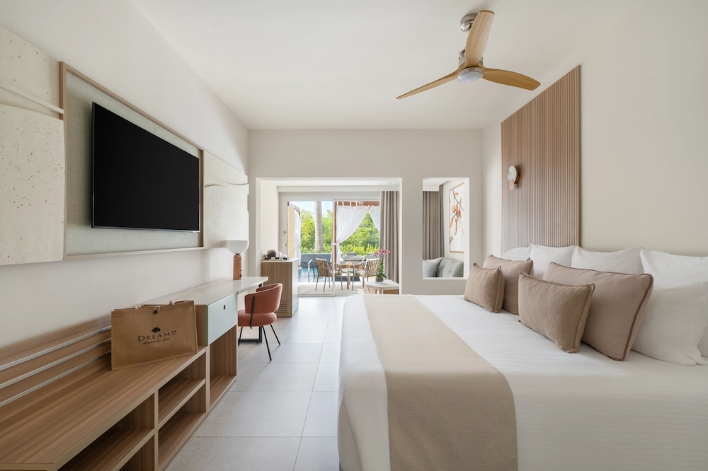 Preferred Club, Junior Suite, 2 Double Beds, Pool Terrace