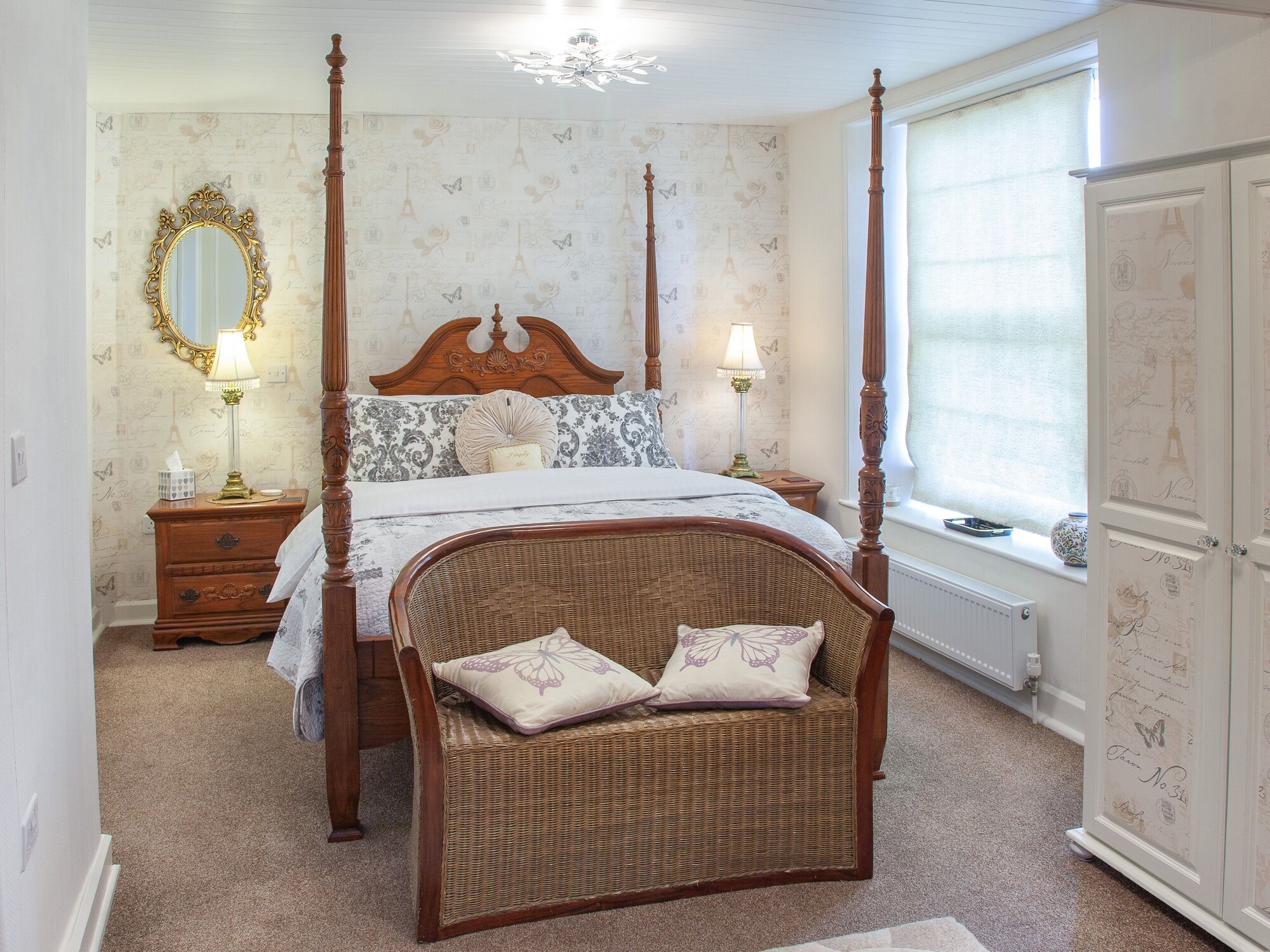 Four Poster, Deluxe, Suite, King Bed