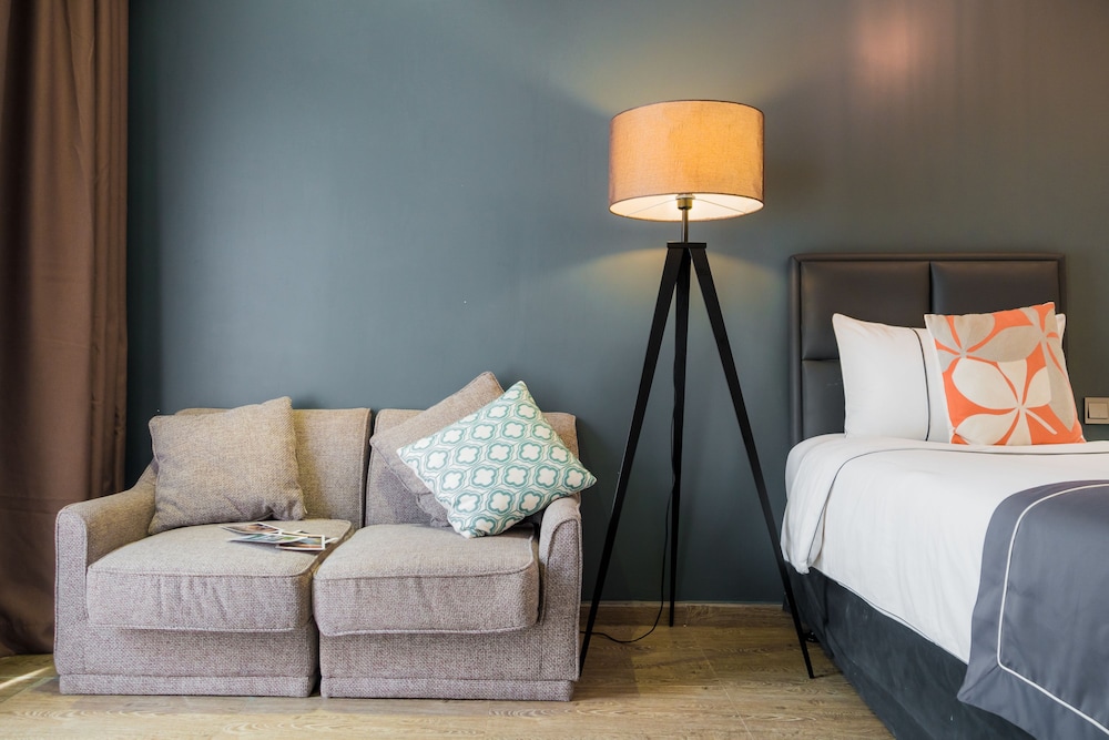White Boutique Hotel and Residences 60/72