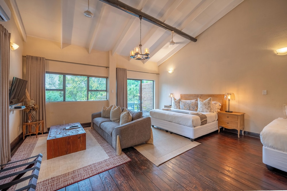 Bushbaby Valley Lodge 13/42
