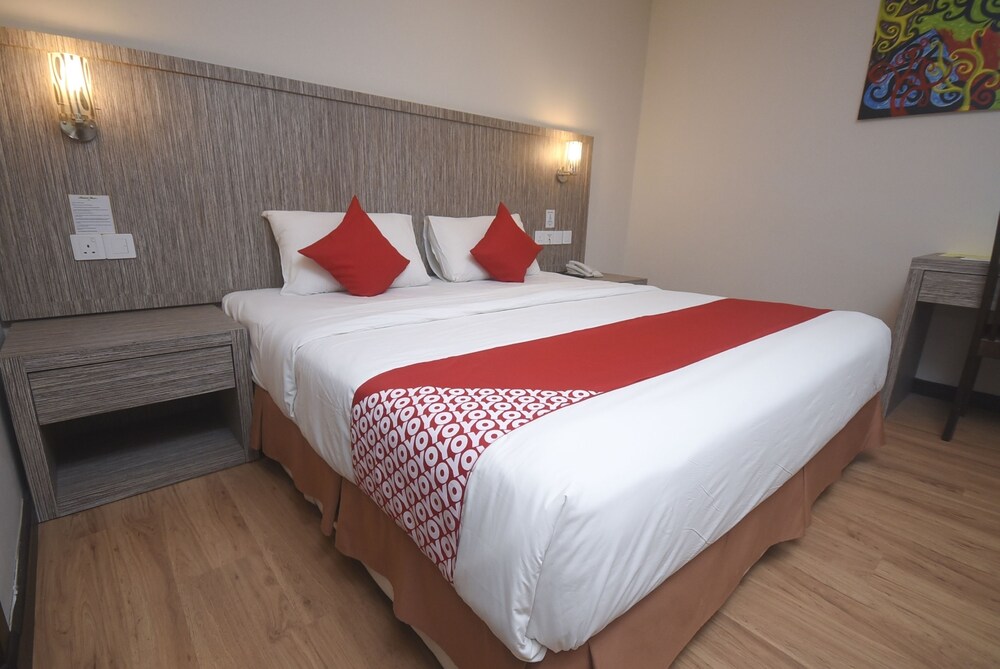 Super OYO 985 Hotel Nur 15/22