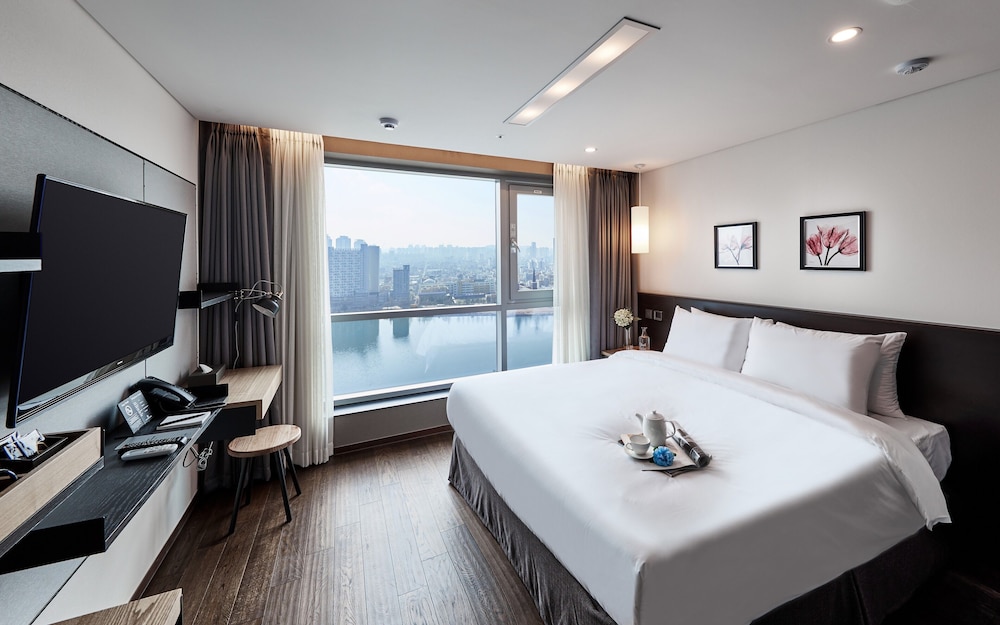 Hotel Riverside 10/41