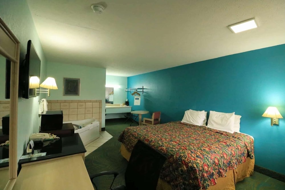 Travelodge by Wyndham Parkersburg 4/13