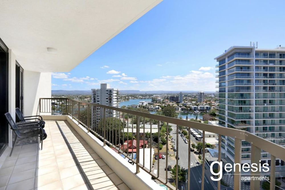 Genesis Holiday Apartments 2/76