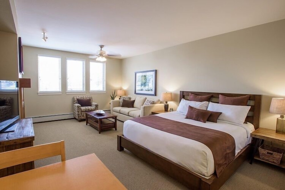 Select, Studio, King Bed, Sofa