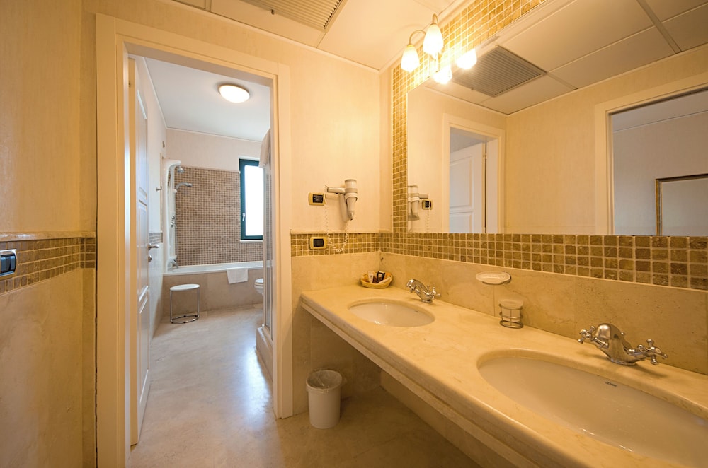 Grand Hotel Paestum 49/50