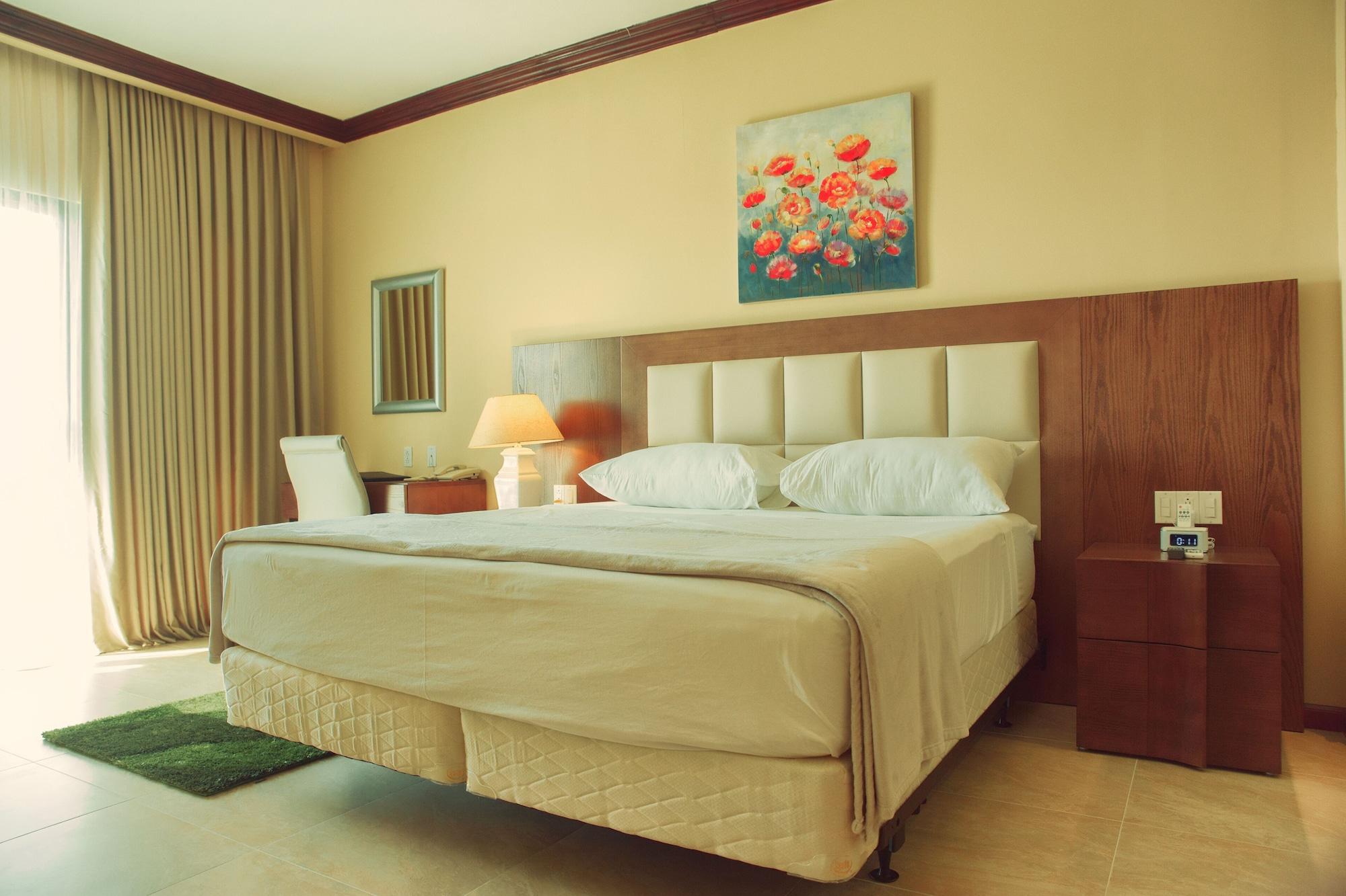 suite, multiple beds, smoking
