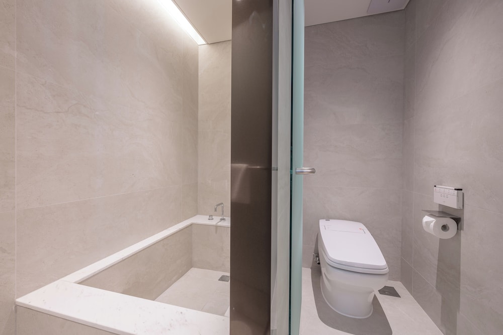 Junior Suite, 2 Queen Beds, Partial Lake View، Homm Marina Sokcho 8/10