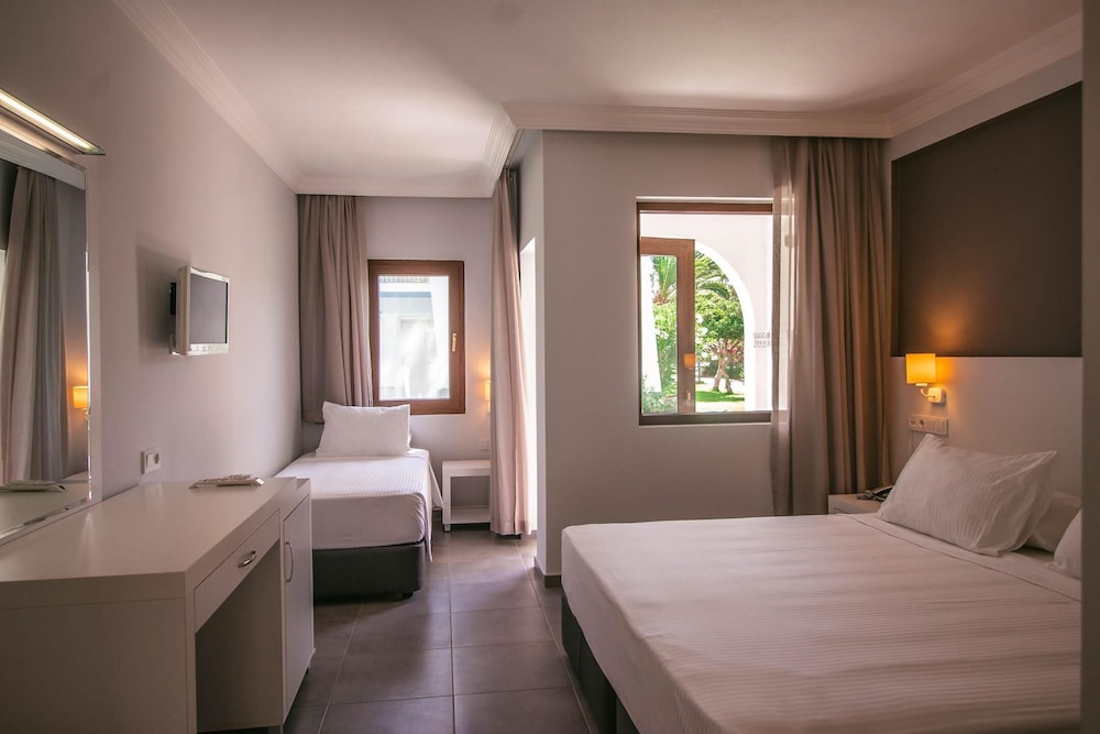 ROOM, SIDE SEA VIEW