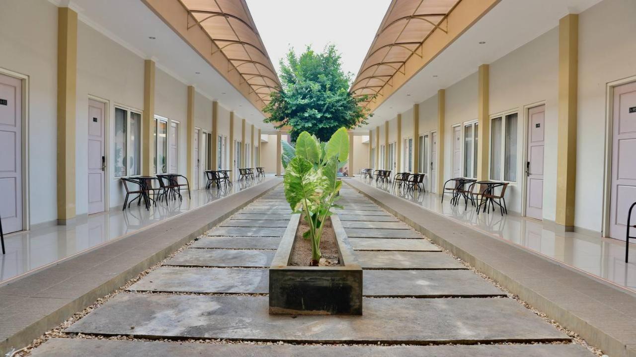 El Malik Hotel Sumenep 26/28