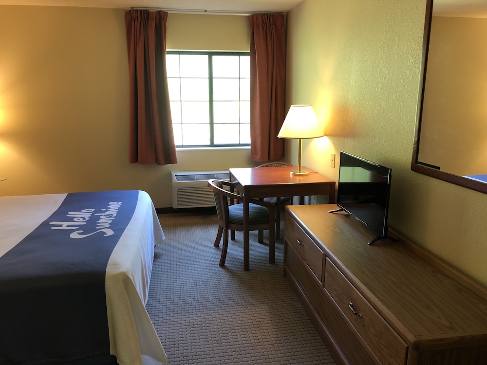Days Inn By Wyndham Iron Mountain 31/36