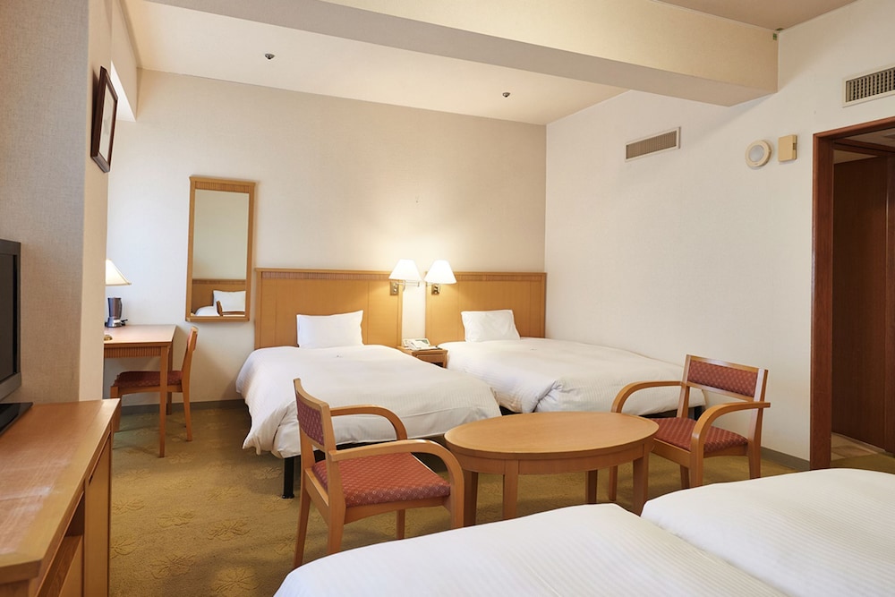 Pacific Hotel Okinawa 32/72