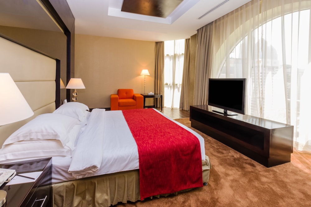 ROYAL, SUITE